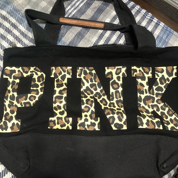 Pink Vs Bundle - Picture 5 of 6